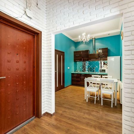 Stylish Apartment With A Balcony Overlooking The Park Odessa Exterior foto