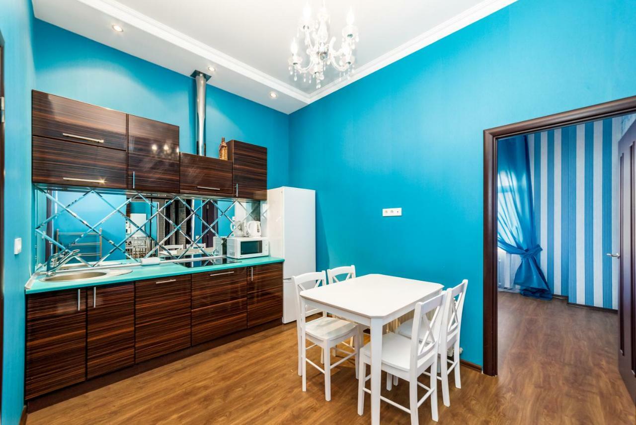 Stylish Apartment With A Balcony Overlooking The Park Odessa Exterior foto